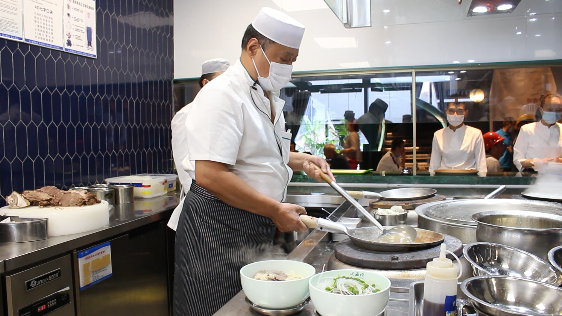 【陜菜大師和他們的拿手菜】烏平：“知足者常樂，食客愛吃我做的牛羊肉泡饃，就是我最大的滿足”_fororder_圖片7