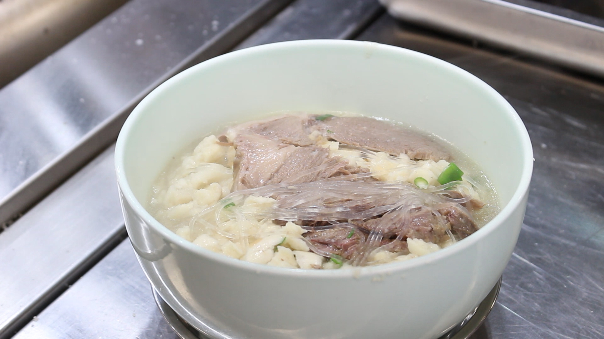 【陜菜大師和他們的拿手菜】烏平：“知足者常樂，食客愛吃我做的牛羊肉泡饃，就是我最大的滿足”_fororder_圖片8